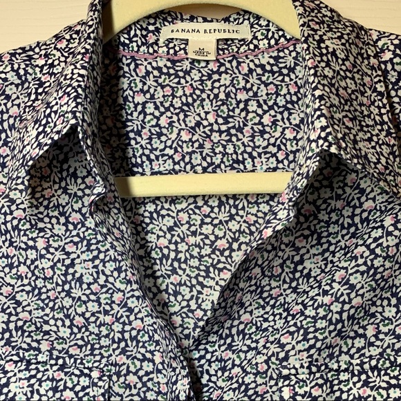 Banana Republic Navy Floral Cotton Blouse, Medium, EUC - Picture 2 of 6